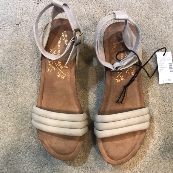 NWT Maurice’s Tan/Beige Ankle Strap Comfort Wedges-Size 8 - Picture 2 of 14